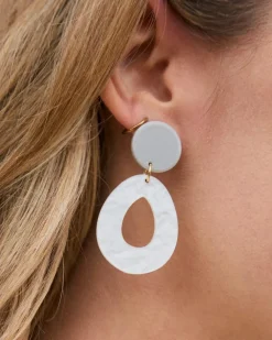 Polin et moi Bisuteria*Pendientes Largos Blancos Arena